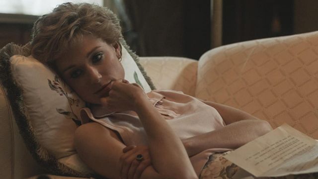 Engagement Ring worn by Princess Diana (Elizabeth Debicki) as seen in The Crown Season 5 TV series