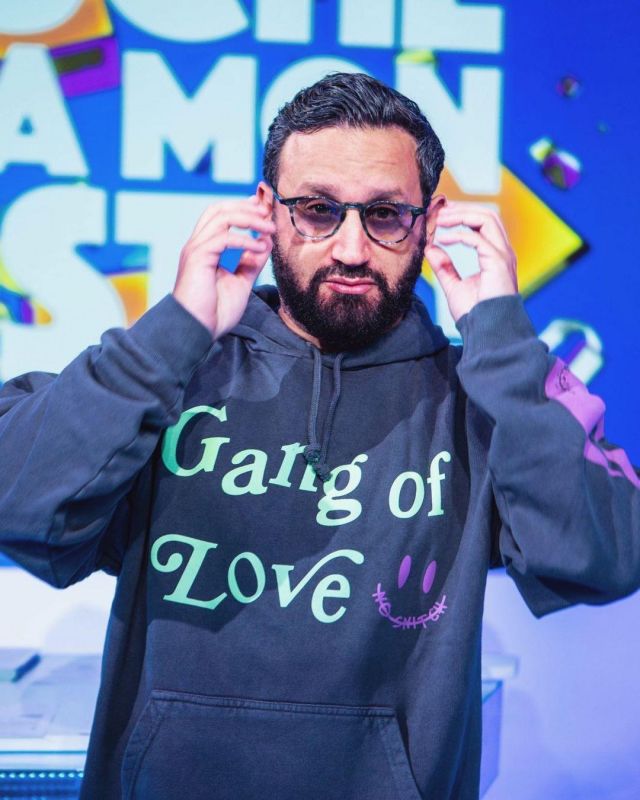 The sweatshirt &#39;Gang of Love&#39; worn by Cyril Hanouna on his account Instagram @cyrilhanouna