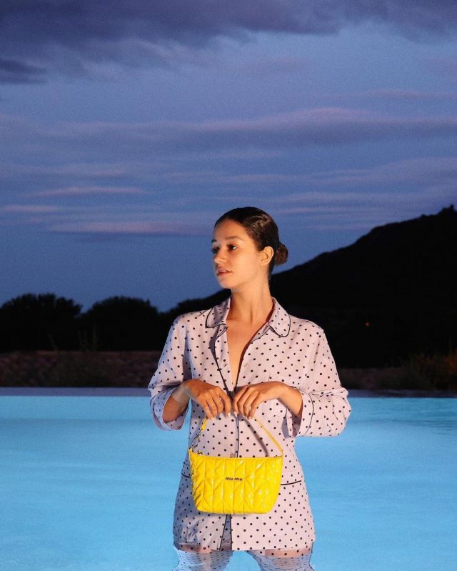 The yellow handbag Miu Miu of Léna Situations on his account Instagram @lenamahfouf
