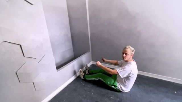 Le bas de survêtement vert Adidas Originals porté par Norman Thavaud dans sa vidéo YouTube APARTMENT TOUR 2 (passion travaux) (Norman & Martha)