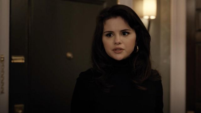 Jennifer Fisher Mini Samira Hoops Earrings worn by Mabel Mora (Selena Gomez) as seen in Only Murders in the Building TV series (Season 1 Episode 2)