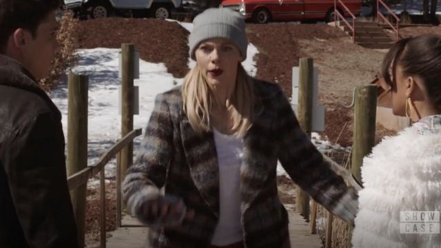 Banana Republic Italian Plaid Topcoat worn by Isobel Evans (Lily Cowles) as seen in Roswell, New Mexico wardrobe (Season 3 Episode 9)