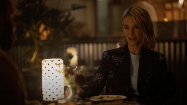 Gucci Coton Et Laine mélangée Jacquard Blazer En Bleu porté par Alice Pieszecki (Leisha Hailey) comme on le voit dans Le Mot L: Génération Q (S02E03)