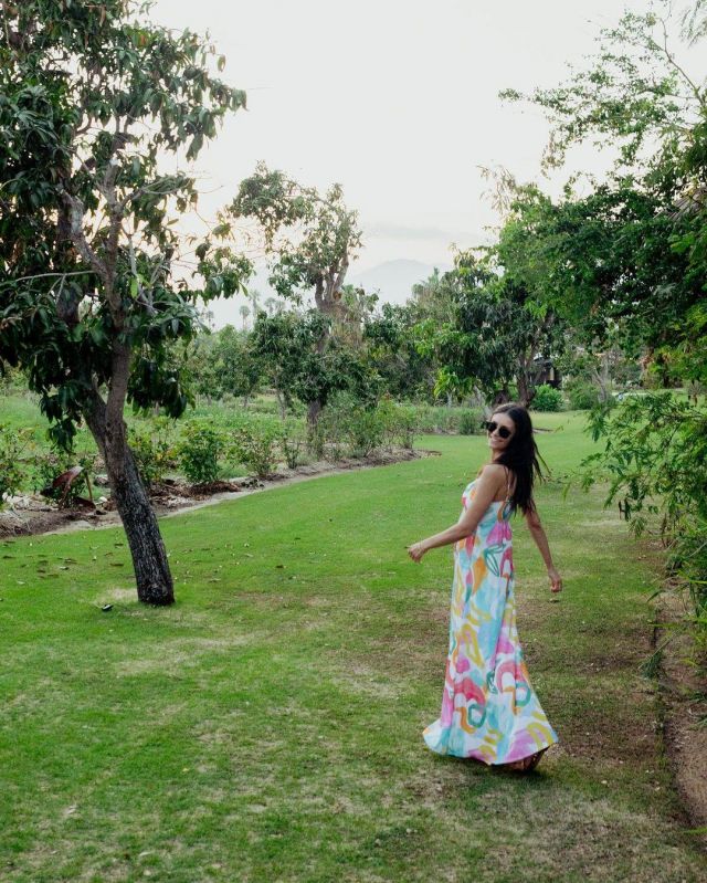 La robe longue Show Me Your Mumu portée par Nina Dobrev sur son compte Instagram @nina