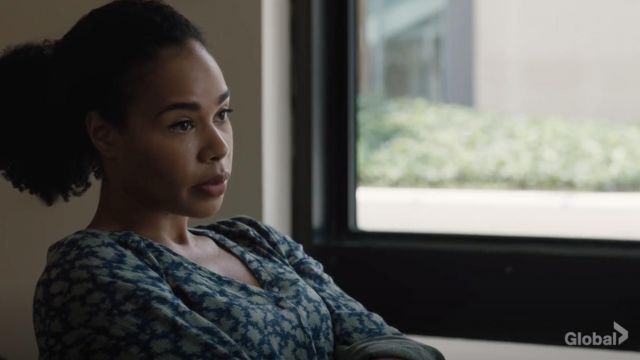 Caslon V-Neck Long Sleeve Crinkle Crepe Printed Shirt worn by Special Agent Sheryll Barnes (Roxy Sternberg) as seen in FBI: Most Wanted (S03E02)