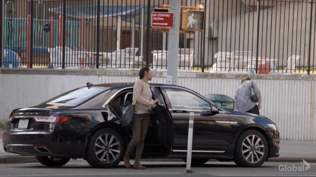 Joie Skinny Pant in olive green worn by Leyla (Shiva Kalaiselvan) as seen in New Amsterdam (S04E02)