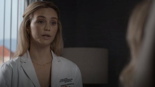 Gorjana Parker Huggies earrings worn by Dr. Morgan Reznick (Fiona Gubelmann) as seen in The Good Doctor (S05E01)