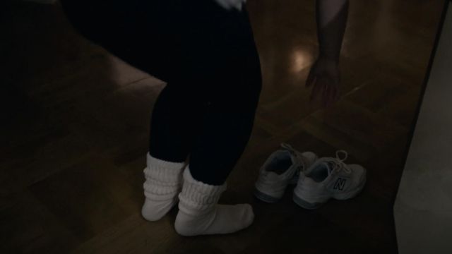 New Balance Baskets Blanches Formateur porté par Monica Lewinsky (Beanie Feldstein) comme on le voit dans American Crime Story (S03E04)