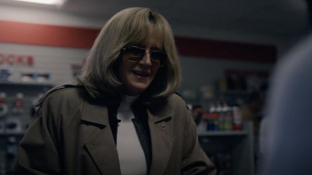 Gafas de sol Ray-Ban Square usadas por Marcia Clark (Sarah Paulson) como se ve en la serie de televisión American Crime Story (Temporada 3 Episodio 4)