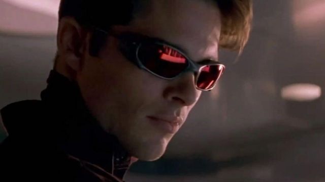 The glasses with red lenses worn by Scott Summers / Cyclops (James Marsden) in the movie X-Men