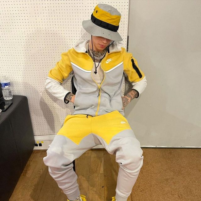 The Nike tracksuit set yellow and gray worn by Central Cee on his ...