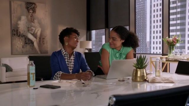 The green blouse with knot Sandro worn by Kat Edison (Aisha Dee) in the series Of those who dare (Season 3 Episode 5)