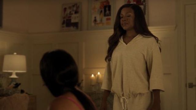 Theory Drawstring Shorts worn by Leah Franklin-Dupont (Nadine Ellis) as seen in Our Kind of People wardrobe (S01E03)
