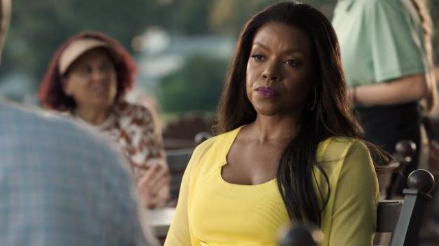 Akris punto Viscose-Tricot Ajusté Débardeur en jaune porté par Leah Franklin-Dupont (Nadine Ellis) comme on le voit dans Notre Genre de Peuple (S01E04)