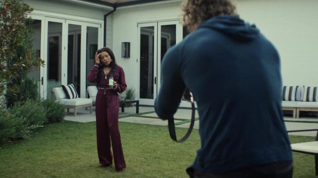 Le Kooples Bordeaux Pantalon de survêtement porté par Sherry (Shalita Grant) comme on le voit dans Vous série TV garde-robe (Saison 3 Épisode 3)