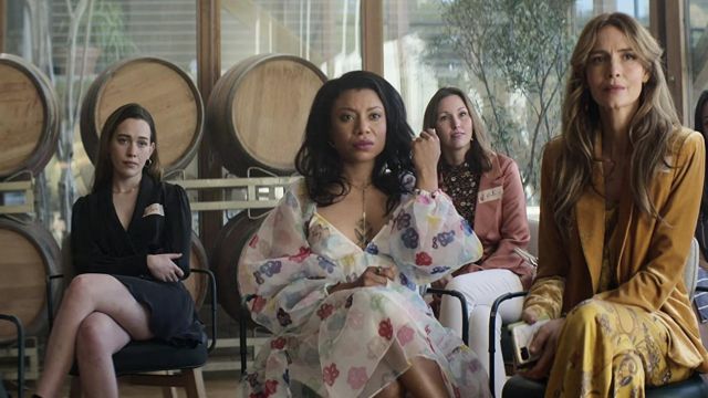 Staud Blanc Floral Imprimé Tulle Robe portée par Sherry (Shalita Grant) comme on le voit dans Vous série TV garde-robe (S03E06)