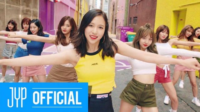 The crop top yellow HIDE worn by Mina in the clip TWICE &quot;LIKEY&quot;