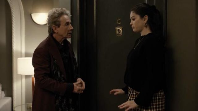 McQ Alexander McQueen Midi jupes portées par Mabel Mora (Selena Gomez) comme on le voit dans Only Murders in the Building TV show (S01E10)