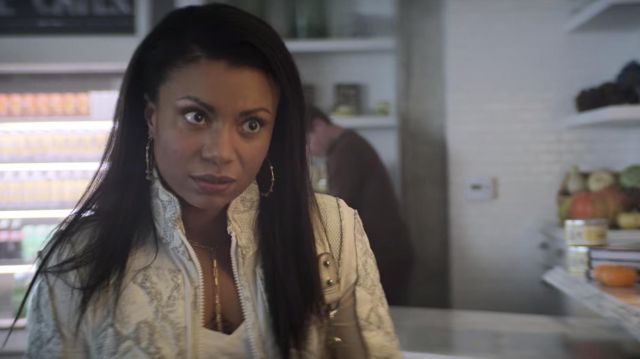 Gorjana Parker Lariat Necklace worn by Sherry (Shalita Grant) as seen in You TV series outfits (S03E01)