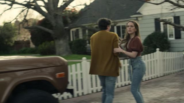 Alice et Olivia pantalon en jean porté par Love Quinn (Victoria Pedretti) comme on le voit dans Vous série TV (S03E06)