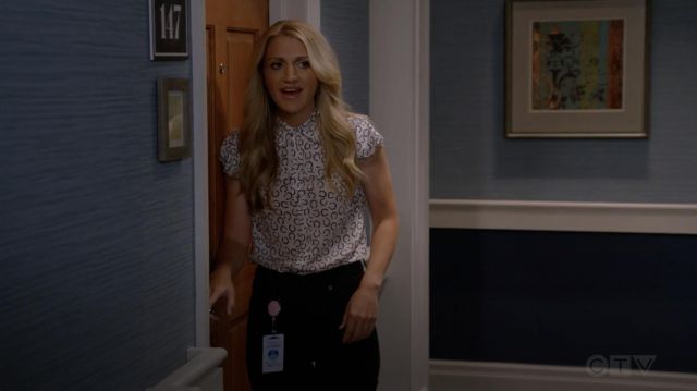 Alice + Olivia Malinda Flutter Ruffle Button Down Blouse worn by Gina  Dabrowski (Annaleigh Ashford) as seen in B Positive TV show outfits  (S02E03)