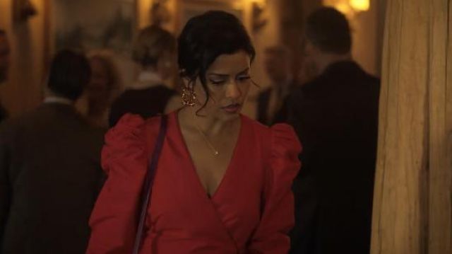 Tanya Taylor nœud-détail manches bouffantes mini robe en rouge porté par Fiona (Tiya Sircar) comme on le voit dans Guilty Party série TV garde-robe (S01E04)