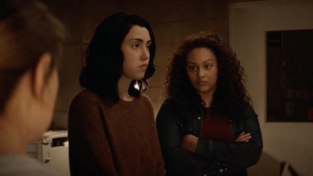 Levi's western denim jacket worn by Iris Bennett (Aliyah Royale) as seen in The Walking Dead: World Beyond TV series outfits (S02E05)