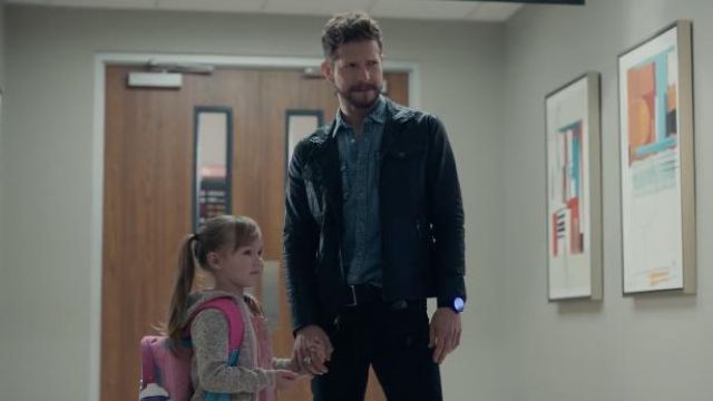 John Varvatos Cuir Garment-Washed Zip Jacket porté par Conrad Hawkins (Matt Czuchry) comme on le voit dans The Resident TV show garde-robe (S05E07)