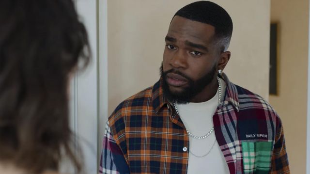 The plaid shirt Daily Paper worn by Marcus (Tayc) in the series Christmas Flow (S01E02)