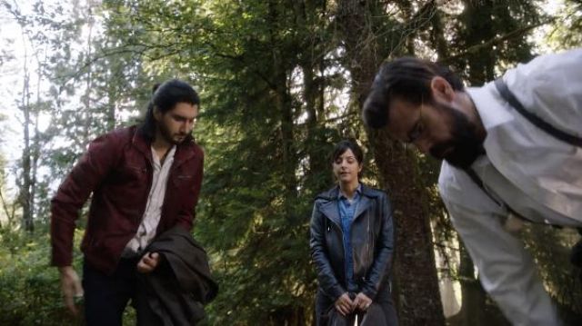 Bella Dahl Split Back Button Down denim shirt worn by Zari Tomaz (Tala Ashe) as seen in DC's Legends of Tomorrow TV series wardrobe (S07E06)