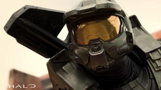 Helmet worn by Master Chief (Pablo Schreiber) as seen in Halo TV series (Season 1)