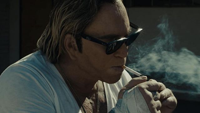Ray-Ban Sunglasses in black worn by Johnny (Mickey Rourke) as seen in The Commando movie outfits