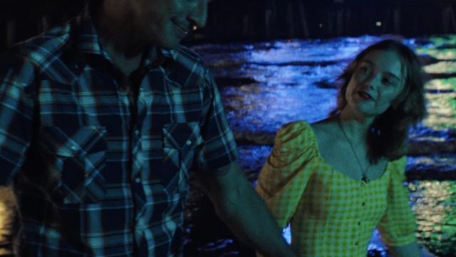 Vestido amarillo a cuadros usado por Strawberry (Suzanna Son) como se ...