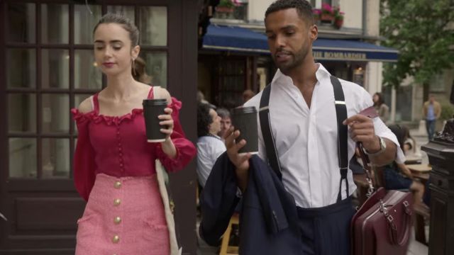 The pink tweed skirt of Emily Cooper (Lily Collins) in the series Emily in Paris (Season 2 Episode 7)
