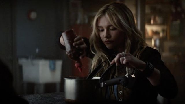Finger Gun Pin worn by Yelena Belova (Florence Pugh) in Hawkeye TV show (Season 1 Episode 5)