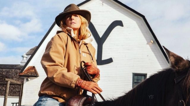 Carhartt Weathered Sherpa Lined Duck Jacket usado por Beth Dutton (Kelly Reilly) como se ve en el vestuario de la serie de televisión yellowstone (Temporada 1 Episodio 7)