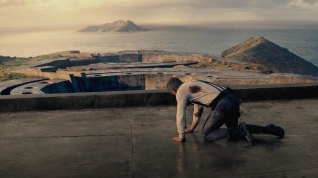 Kalsoy des îles Féroé dans le rôle de l&#39;île empoisonnée de Lyutsifer Safin (Rami Malek) dans les lieux de tournage de Pas le temps de mourir
