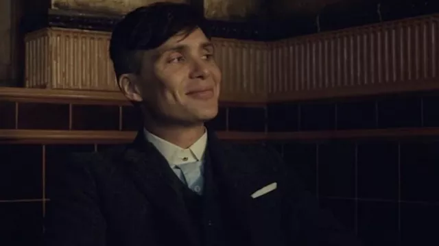 Blue shirt with white collar worn by Thomas Shelby (Cillian Murphy) as seen in Peaky Blinders TV series outfits (Season 6 Episode 1)