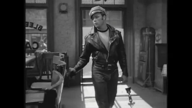Perfecto Cropped noir veste en cuir porté par Johnny Strabler (Marlon Brando) dans The Wild One film garde-robe