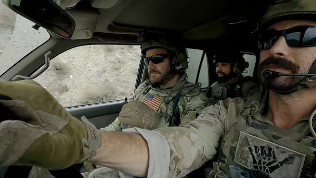Mechanix Tactical gants portés par Jason Hayes (David Boreanaz) comme on le voit dans SEAL Team TV show dressing (Saison 5 Épisode 14)