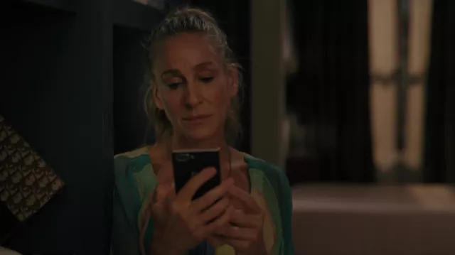 Dior Monogram Bag worn by Carrie Bradshaw (Sarah Jessica Parker) as seen in And Just Like That… Wardrobe (S01E09)