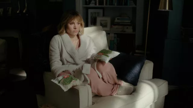 Eberjey Alpine Chic Sherpa-Trim Robe in white worn by Anna (Kristen Bell) as seen in The Woman in the House Across the Street from the Girl in the Window (S01E01)