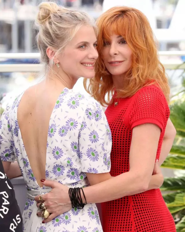 Mylène Farmer&#39;s rings at the jury photocall of the 74th Cannes Film Festival ceremony.
