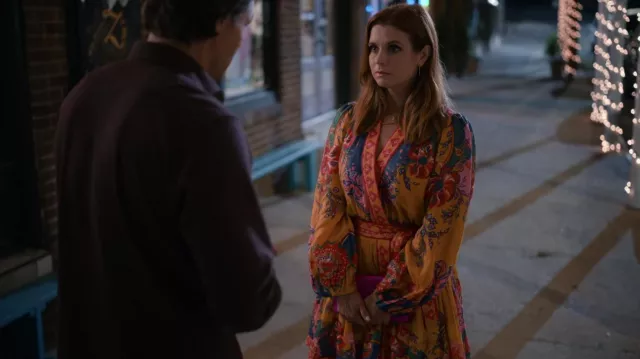 The kimono dress Zimmermann orange of Maddie Townsend (JoAnna Garcia) in the series A L&#39;ombre Des Magnolias (S02E06)