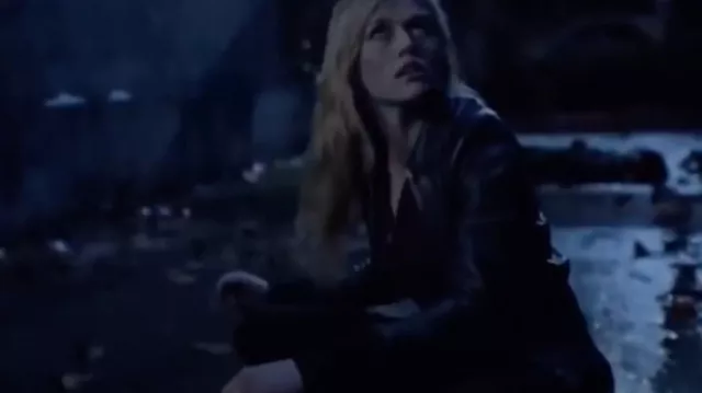 La veste en cuir noir porté par Mia Smoak (Katherine McNamara) dans la série Arrow (Saison 7 Episode 18)