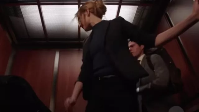 La veste blazer Banana Republic portée par Mia Smoak (Katherine McNamara) dans la série Arrow (Saison 7 Episode 16)
