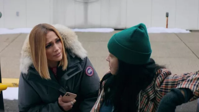 Chaqueta de abrigo de parka Canada Goose usada por Kat Valdez (Jennifer Lopez) como se ve en los atuendos de la Marry Me | Spotern