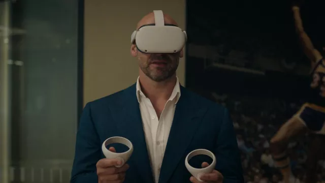 Oculus Quest 2 Advanced All-In-One Virtual Reality Headset utilizado por Mike Prince (Corey Stoll) como se ve en Billions (S06E04)