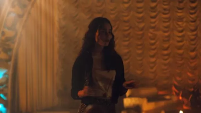 Printed T-shirt worn by Bronwyn Rojas (Marianly Tejada) in One of Us Is Lying (S01E04)