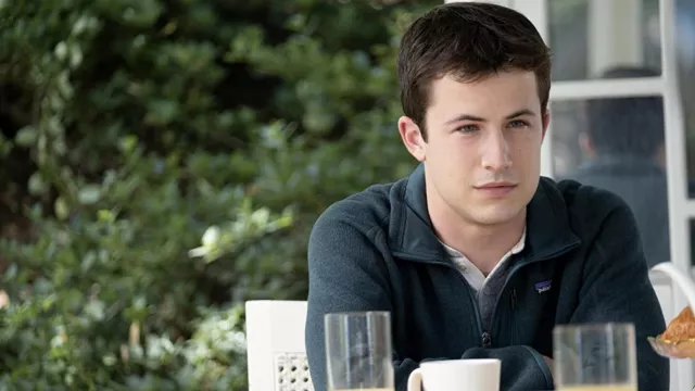 Patagonia Zip sweater worn by Tyler Shultz (Dylan Minnette) as seen in The Dropout TV series outfits (Season 1 Episode 6)